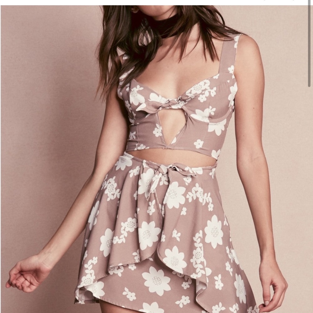 For love and lemons brown floral skirt New with not tag size Large.